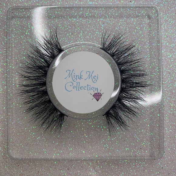 Mink Lashes - Picture 2 of 5